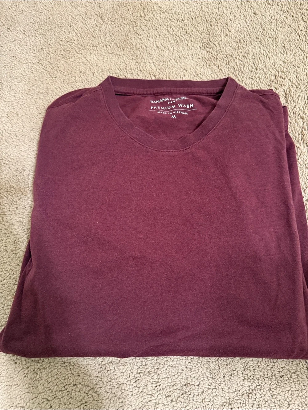 Banana Republic Men’s Crew Neck T-Shirt in Wine